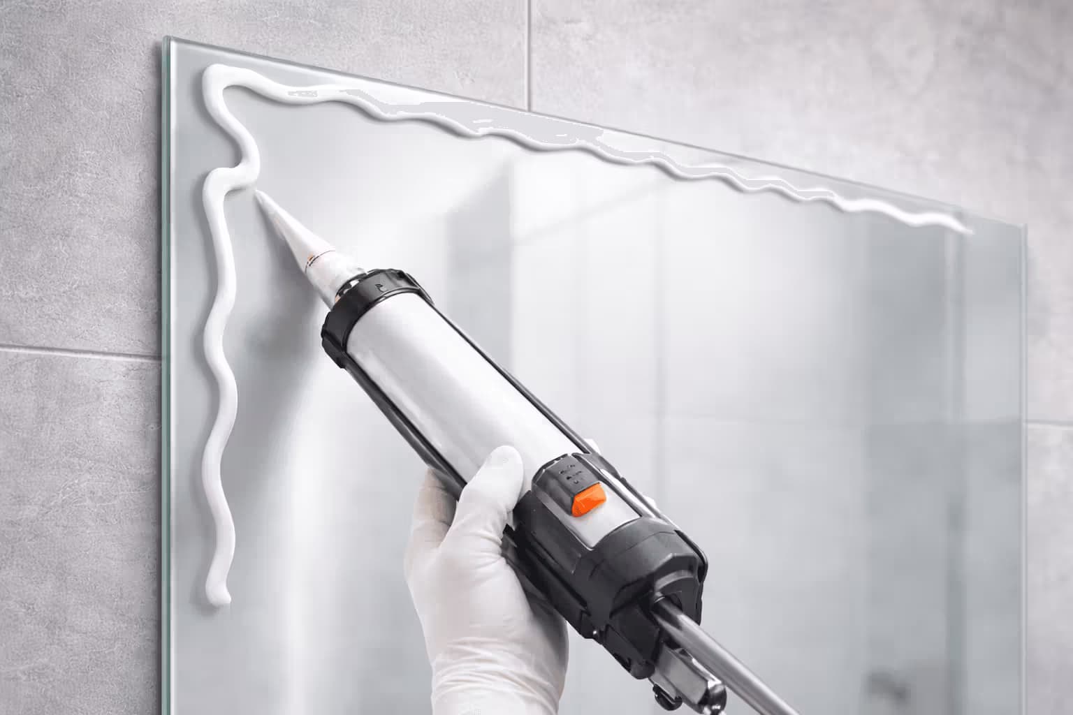 Монтаж зеркала на клей в сочи