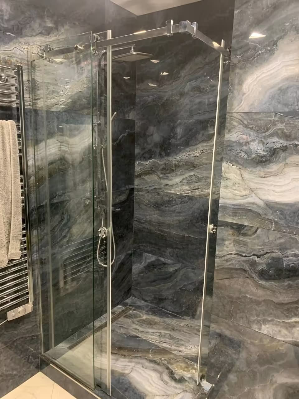 Раздвижная угловая душевая кабина из Float-стекла с хромовой фурнитурой, Центральный район Вишневая, Сочи — изготовление и монтаж под ключ
