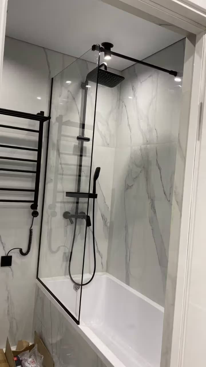 Душевая шторка из стекла на ванную в Сочи