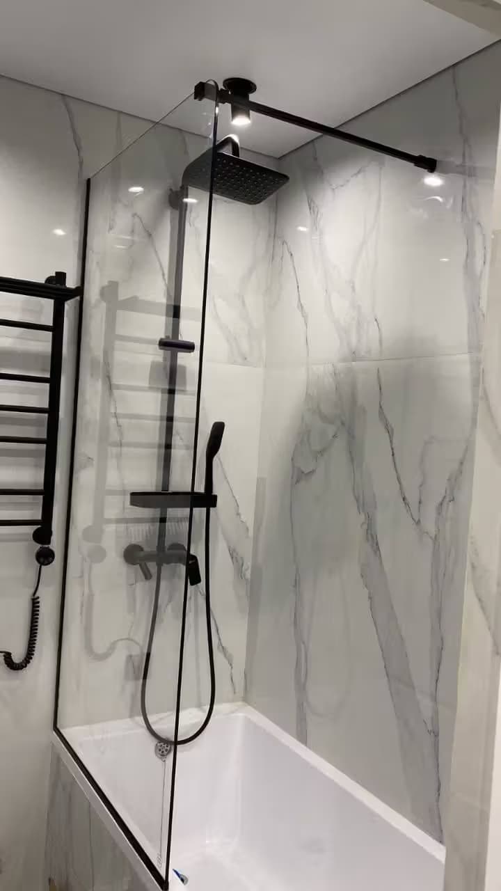 Душевая шторка из стекла на ванную в Сочи