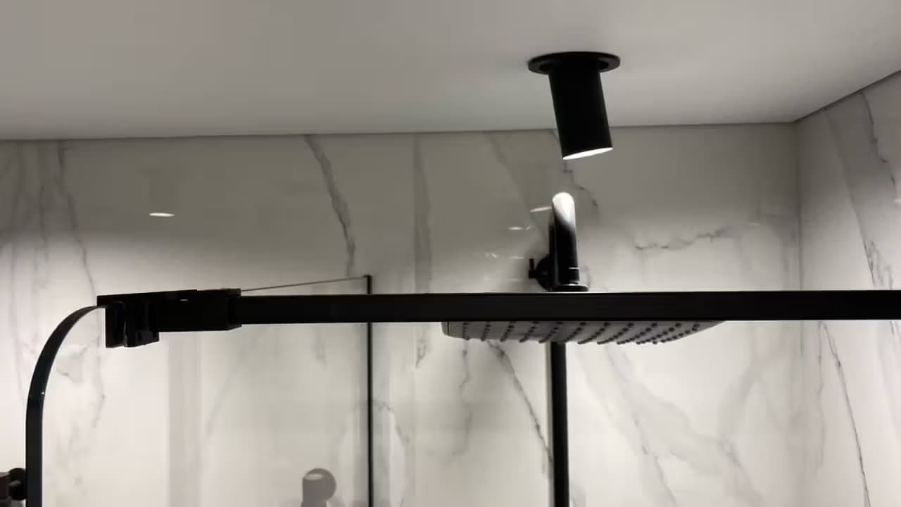 Душевая шторка из стекла на ванную в Сочи