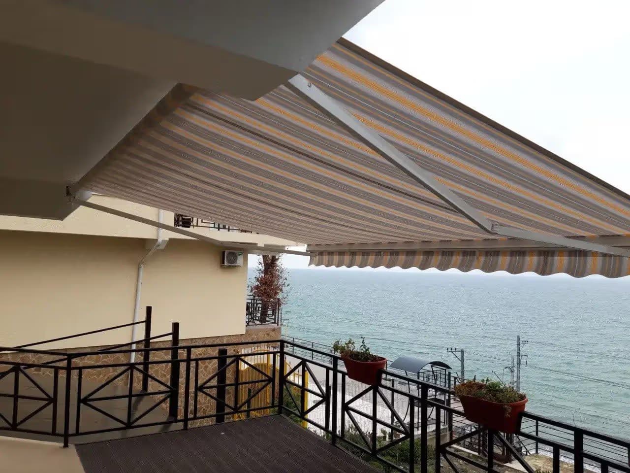 Навес маркиза выдвижная на заказ Сочи