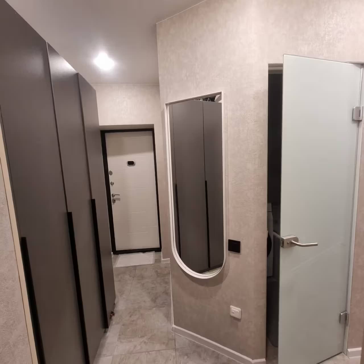 Распашные двери из стекла для кафе в Сочи