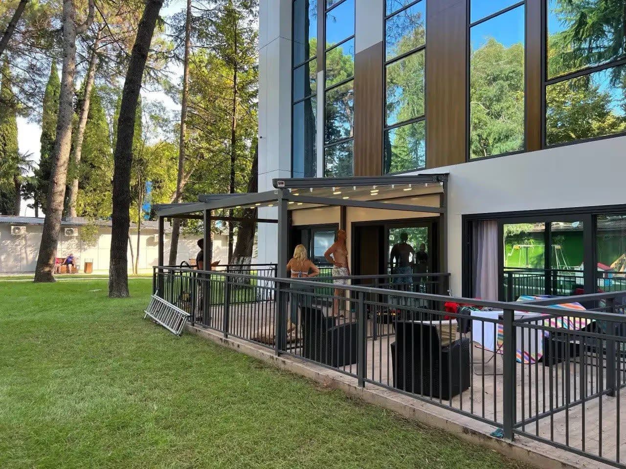 Тентовая пергола навес для кафе на заказ Сочи 