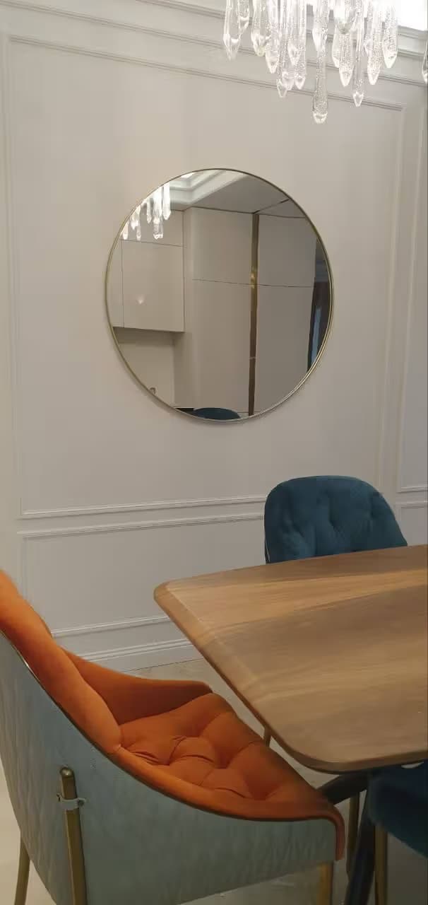 Круглое настенное зеркало 4 мм в золотой раме, Адлер — изготовление и монтаж на заказ